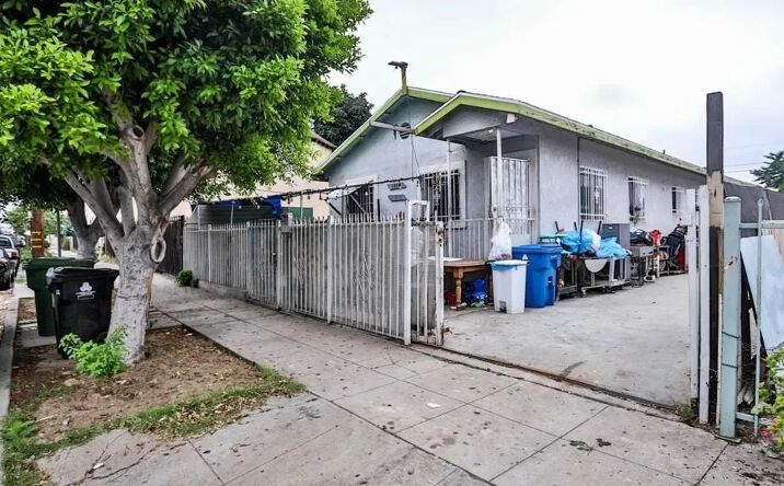 Pictures of Multifamily property located at 6414 S Hoover Street, Los Angeles, CA 90044 for sales - image #1