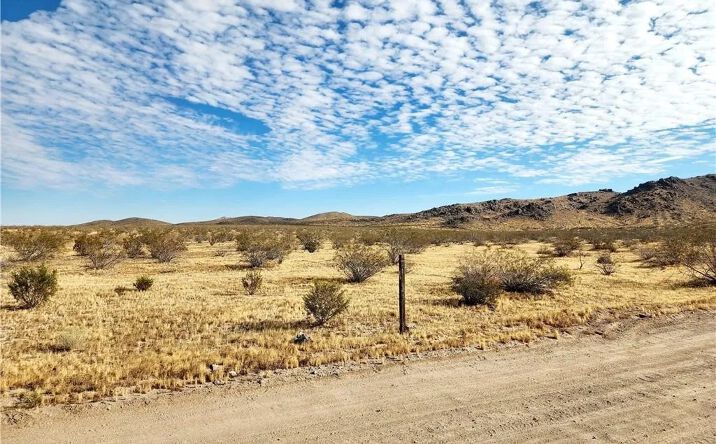 Pictures of Land property located at Morro, Apple Valley, CA 92307 for sales - image #1