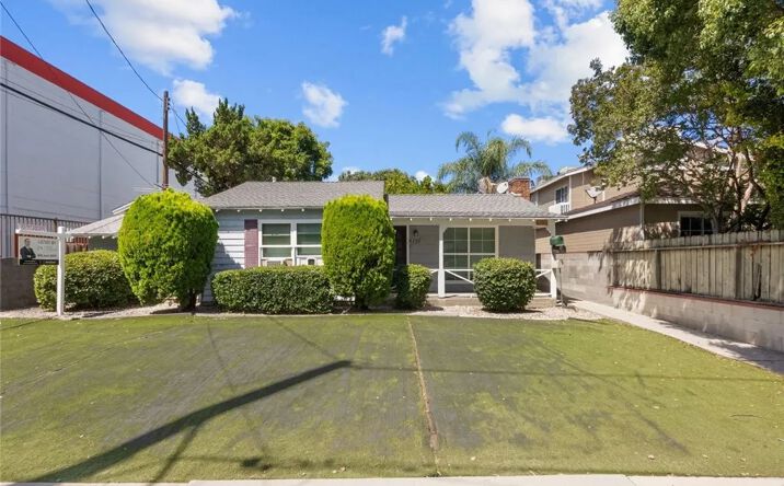 Pictures of Multifamily property located at 4617 Tilden Avenue, Sherman Oaks, CA 91403 for sales - image #1
