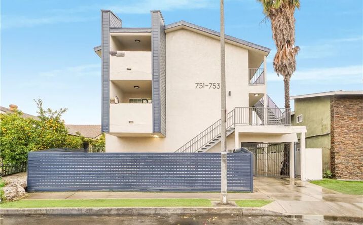 Pictures of Multifamily property located at 751 Cerritos, Long Beach, CA 90813 for sales - image #1