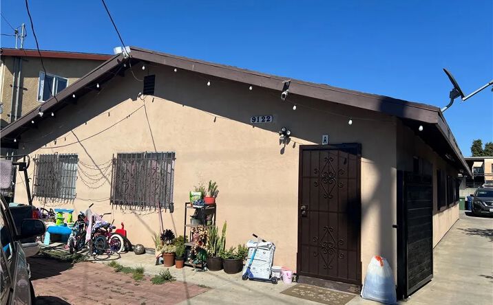 Pictures of Multifamily property located at 9122 S Hoover Street, Los Angeles, CA 90044 for sales - image #1