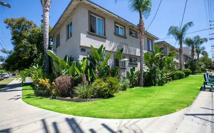 Pictures of Multifamily property located at 15445 Vanowen Street, Van Nuys, CA 91406 for sales - image #1