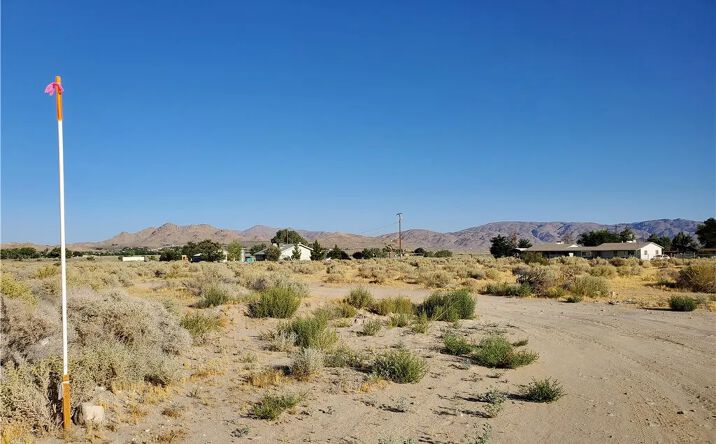 Pictures of Land property located at 10600 Oracle, Lucerne Valley, CA 92356 for sales - image #1