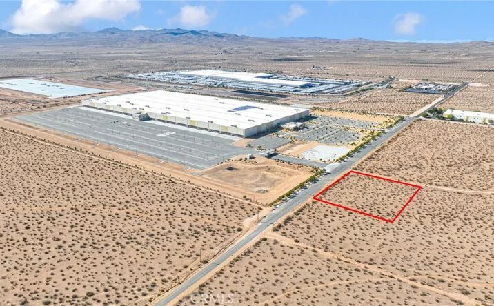 Pictures of Land property located at Navajo, Apple Valley, CA 92307 for sales - image #1