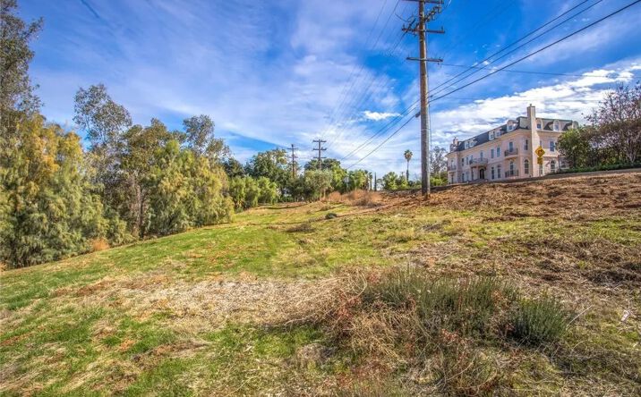 Pictures of Land property located at 724 W Sunset, Redlands, CA 92373 for sales - image #1