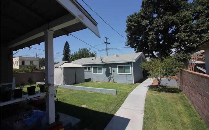 Pictures of Multifamily property located at 1027 W 46th Street, Los Angeles, CA 90037 for sales - image #1