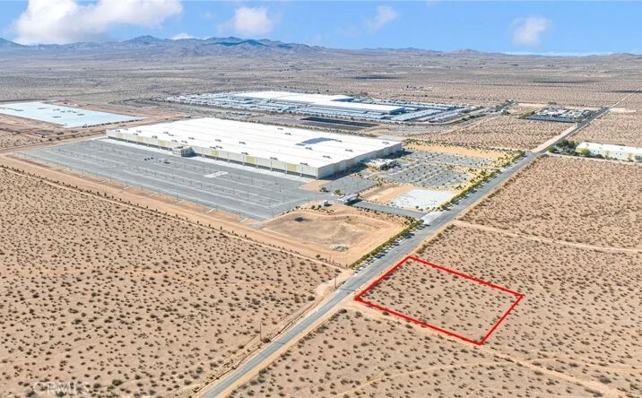 Pictures of Land property located at Navajo, Apple Valley, CA 92307 for sales - image #1
