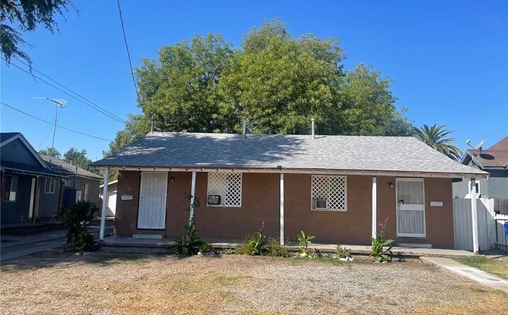 Pictures of Multifamily property located at 1064 Acacia, San Bernardino, CA 92410 for sales - image #1