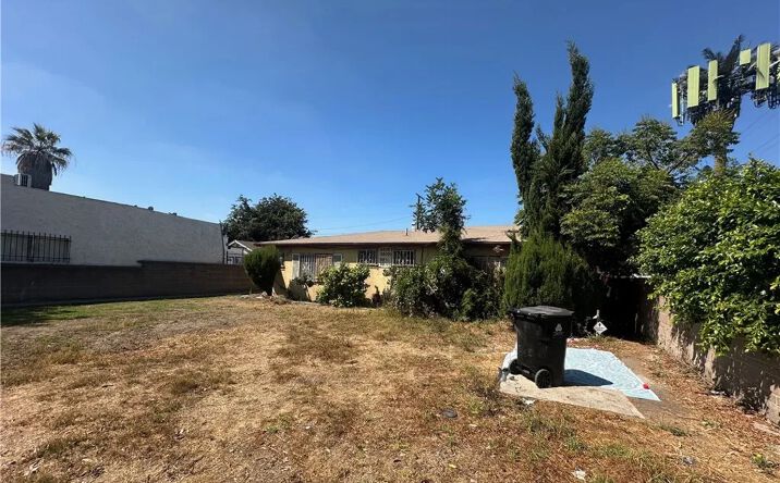 Pictures of Multifamily property located at 9809 Avalon Blvd, Los Angeles, CA 90003 for sales - image #1