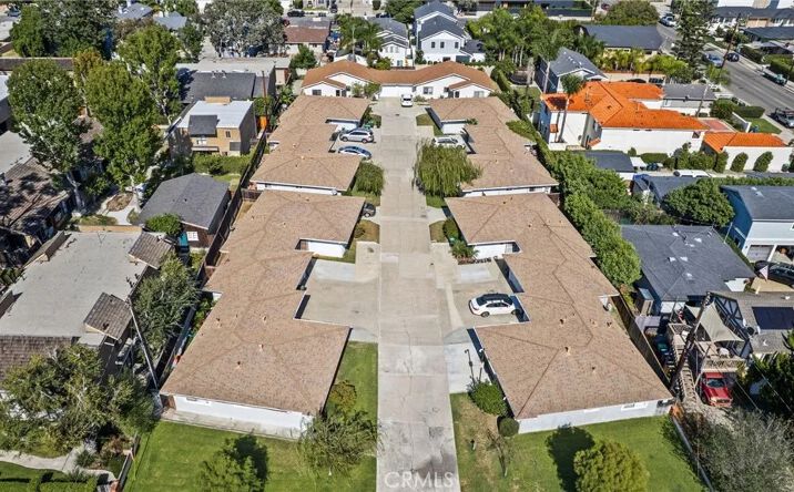 Pictures of Multifamily property located at 184 E 21st St, Costa Mesa, CA 92627 for sales - image #1