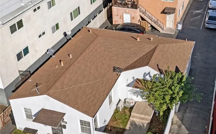 Pictures of Multifamily property located at 14143 Victory Boulevard, Van Nuys, CA 91401 for sales - image #1