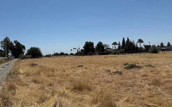 Pictures of Multifamily property located at 3207 N Valentine Avenue, Fresno, CA 93722 for sales - image #1