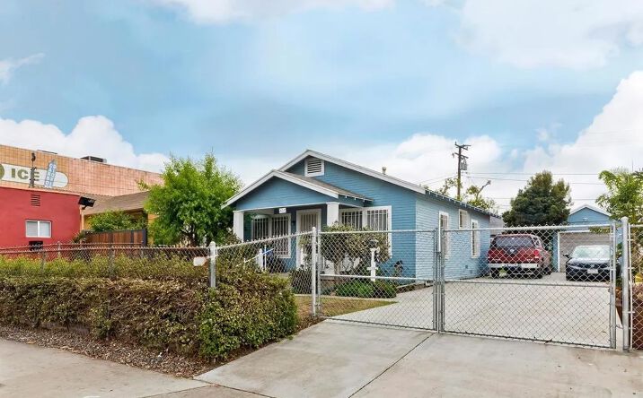 Pictures of Multifamily property located at 424 W Arbor Vitae Street, Inglewood, CA 90301 for sales - image #1