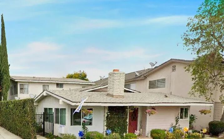 Pictures of Multifamily property located at 3025 E Theresa, Long Beach, CA 90814 for sales - image #1