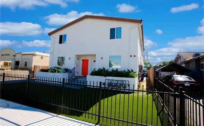 Pictures of Multifamily property located at 630 W 79th, Los Angeles, CA 90044 for sales - image #1