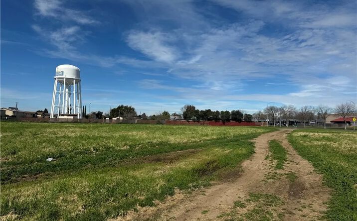 Pictures of Land property located at 125 N Parsons, Merced, CA 95341 for sales - image #1