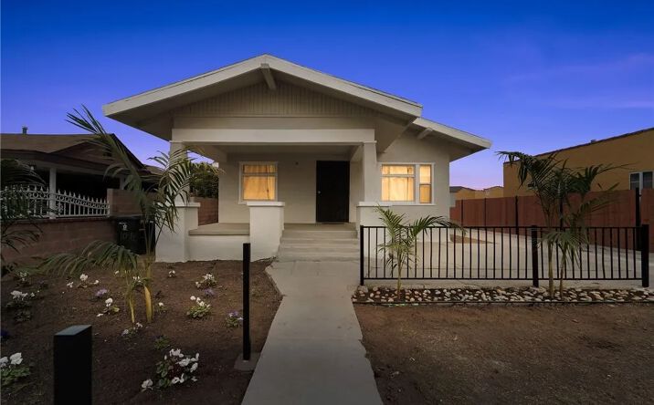 Pictures of Multifamily property located at 1043 W 95th Street, Los Angeles, CA 90044 for sales - image #1