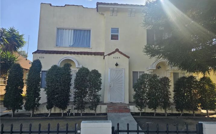 Pictures of Multifamily property located at 620 W 41st, Los Angeles, CA 90037 for sales - image #1