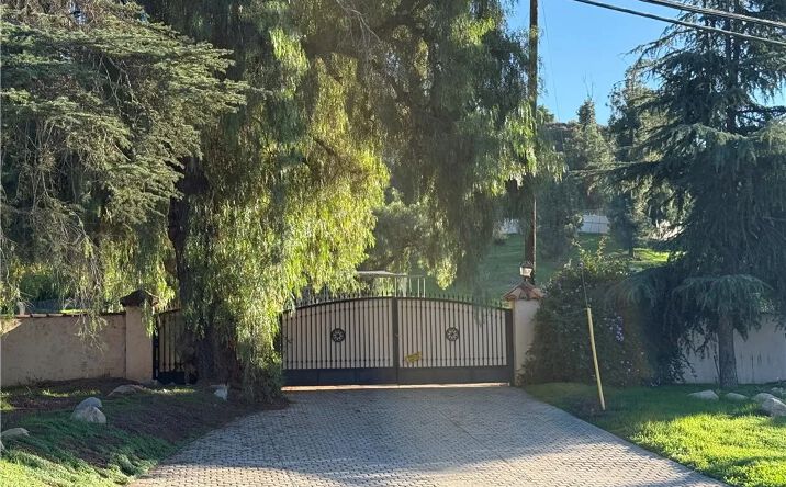 Pictures of Land property located at 9528 N Sunland Blvd, Shadow Hills, CA 91040 for sales - image #1