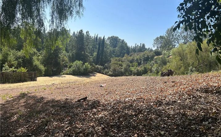 Pictures of Land property located at 5075 Hood, Woodland Hills, CA 91364 for sales - image #1