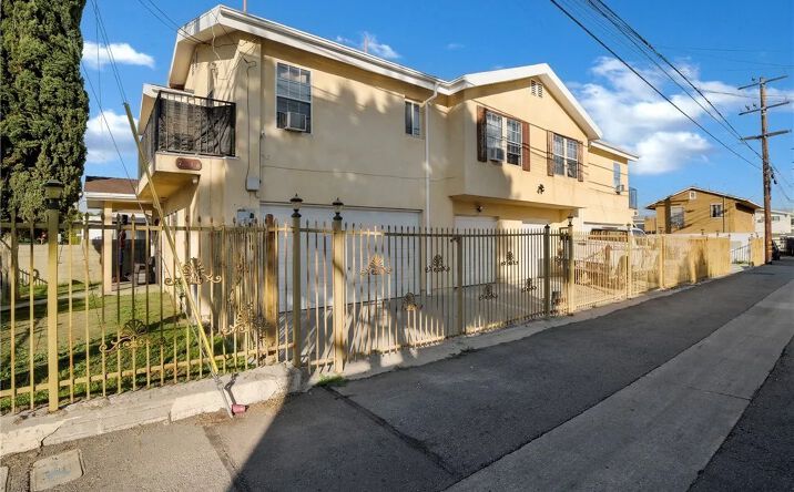 Pictures of Multifamily property located at 7114 El Selinda Ave, Bell Gardens, CA 90201 for sales - image #1