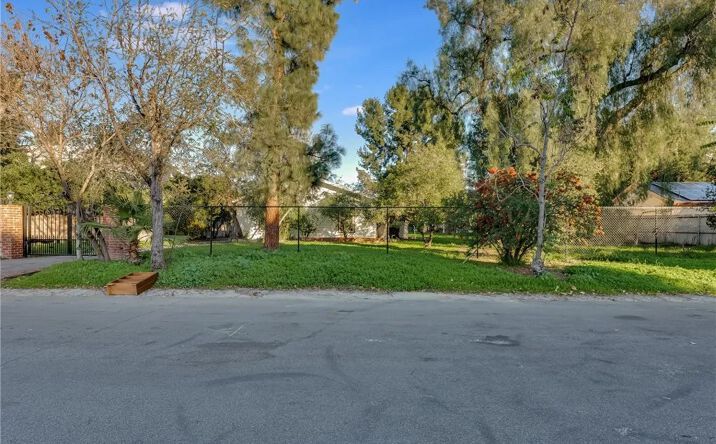 Pictures of Land property located at 7630 Jellico, Northridge, CA 91325 for sales - image #1