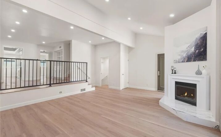 Pictures of Multifamily property located at 17109 Palisades, Pacific Palisades, CA 90272 for sales - image #1