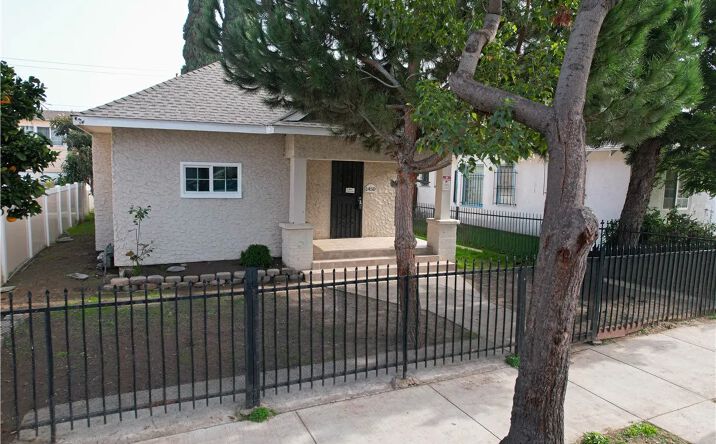 Pictures of Multifamily property located at 1450 Peterson, Long Beach, CA 90813 for sales - image #1