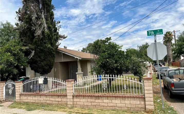 Pictures of Multifamily property located at 1206 W West 7th, San Bernardino, CA 92411 for sales - image #1