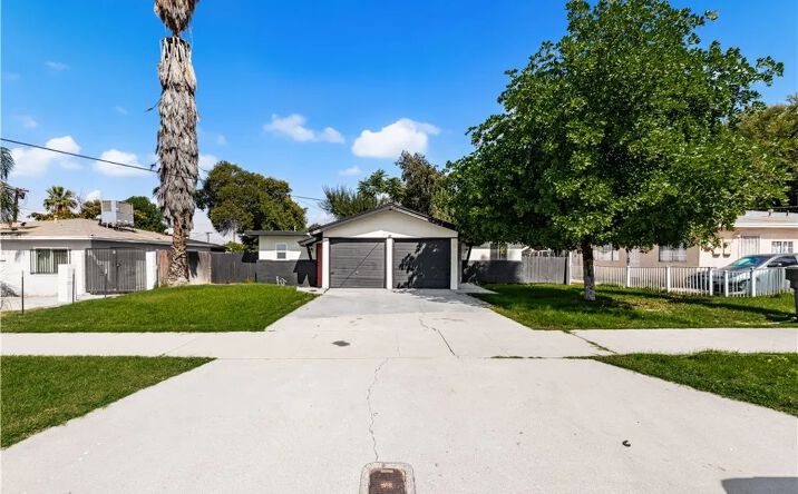 Pictures of Multifamily property located at 2121 Down, Riverside, CA 92507 for sales - image #1
