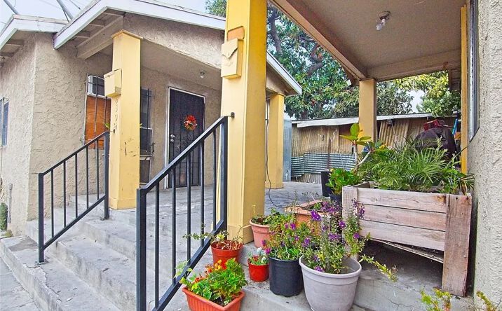 Pictures of Multifamily property located at 6905 Compton, Los Angeles, CA 90001 for sales - image #1