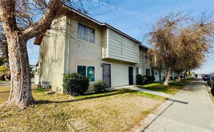 Pictures of Multifamily property located at 2909 S Chester, Bakersfield, CA 93304 for sales - image #1