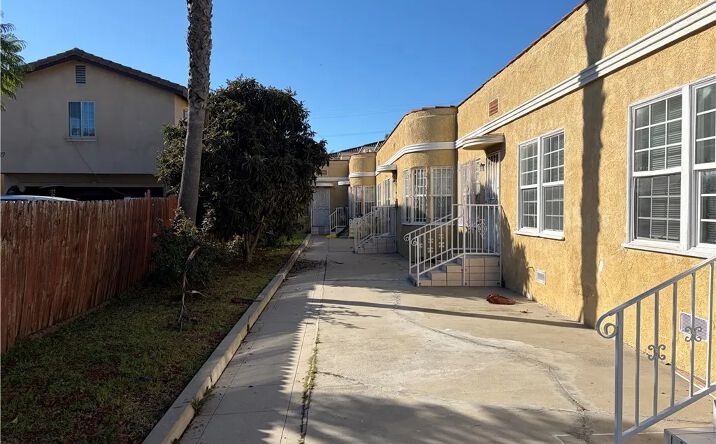 Pictures of Multifamily property located at 6121 10th, Los Angeles, CA 90043 for sales - image #1