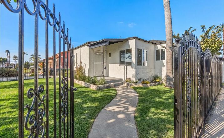 Pictures of Multifamily property located at 8921 Wadsworth, Los Angeles, CA 90002 for sales - image #1