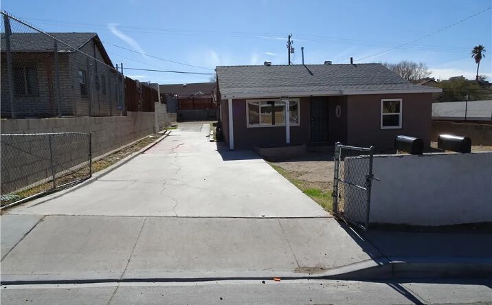 Pictures of Multifamily property located at 510 W Fredricks, Barstow, CA 92311 for sales - image #1