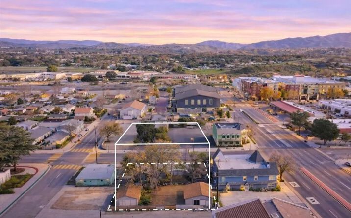 Pictures of Multifamily property located at 24513 Walnut, Newhall, CA 91321 for sales - image #1