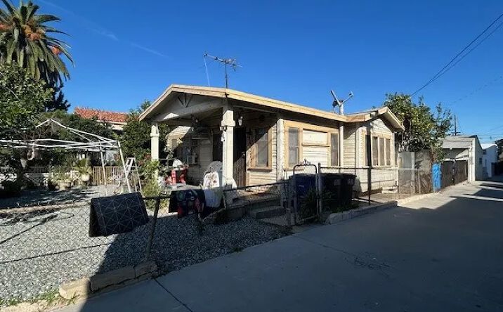 Pictures of Multifamily property located at 830 S Record Avenue, Los Angeles, CA 90023 for sales - image #1