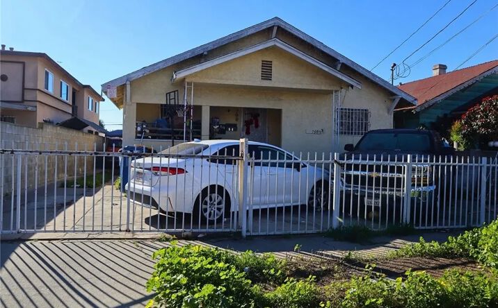 Pictures of Multifamily property located at 700 W 53rd, Los Angeles, CA 90037 for sales - image #1