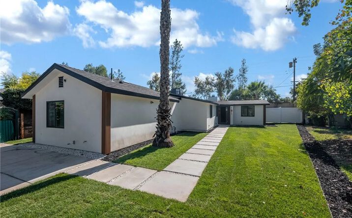 Pictures of Multifamily property located at 20528-& 20526 Hamlin Street, Winnetka, CA 91306 for sales - image #1