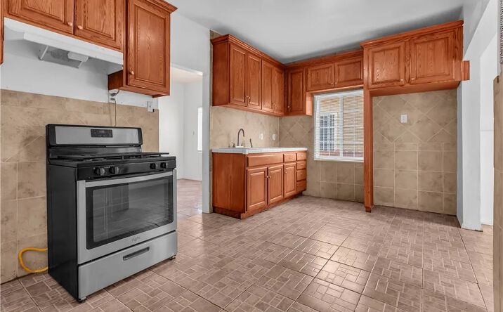 Pictures of Multifamily property located at 657 E 53rd, Los Angeles, CA 90011 for sales - image #1
