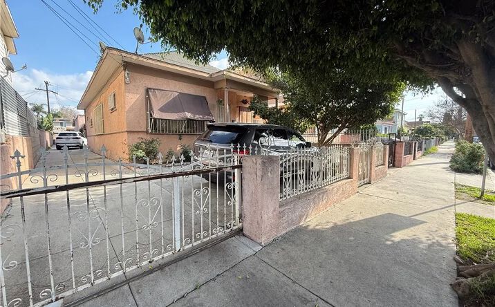 Pictures of Multifamily property located at 2044 Workman Street, Los Angeles, CA 90031 for sales - image #1