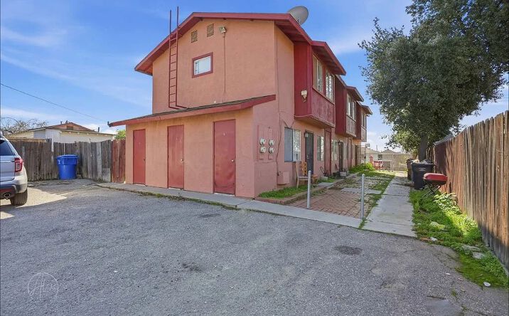 Pictures of Multifamily property located at 1024 Bernard Street, Bakersfield, CA 93305 for sales - image #1