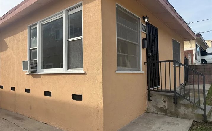 Pictures of Multifamily property located at 935-937 W 17th, San Pedro, CA 90731 for sales - image #1