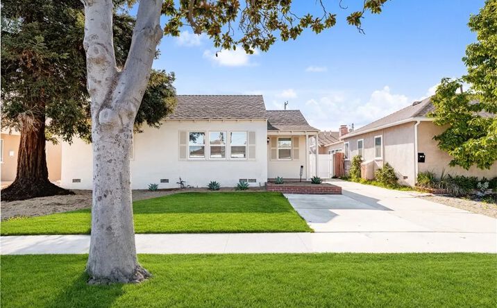 Pictures of Multifamily property located at 2155 Euclid Avenue, Long Beach, CA 90815 for sales - image #1