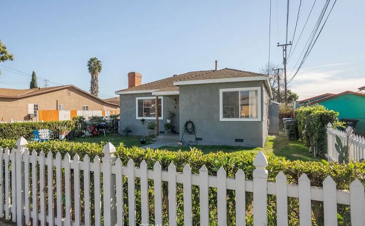 Pictures of Multifamily property located at 7032 Somerset, Paramount, CA 90723 for sales - image #1