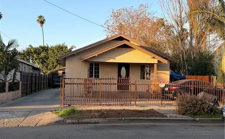Pictures of Multifamily property located at 435 W Almond, Compton, CA 90220 for sales - image #1