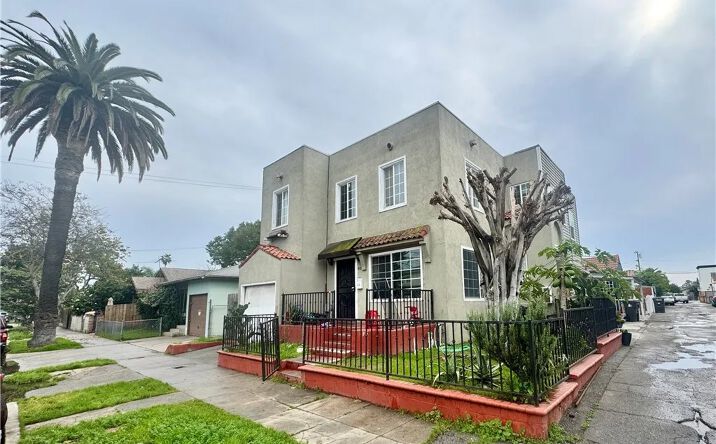 Pictures of Multifamily property located at 410 E 21st Street, Long Beach, CA 90806 for sales - image #1