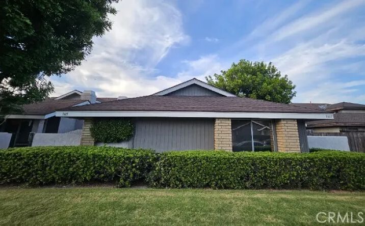 Pictures of Multifamily property located at 3607 W Park Central, Orange, CA 92868 for sales - image #1