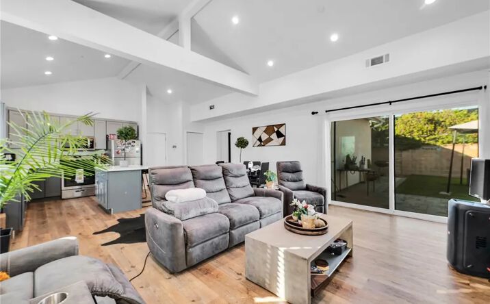 Pictures of Multifamily property located at 6118 Ethel Avenue, Valley Glen, CA 91401 for sales - image #1