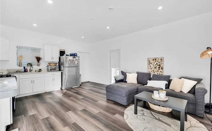 Pictures of Multifamily property located at 22137 Gault Street, Canoga Park, CA 91303 for sales - image #1